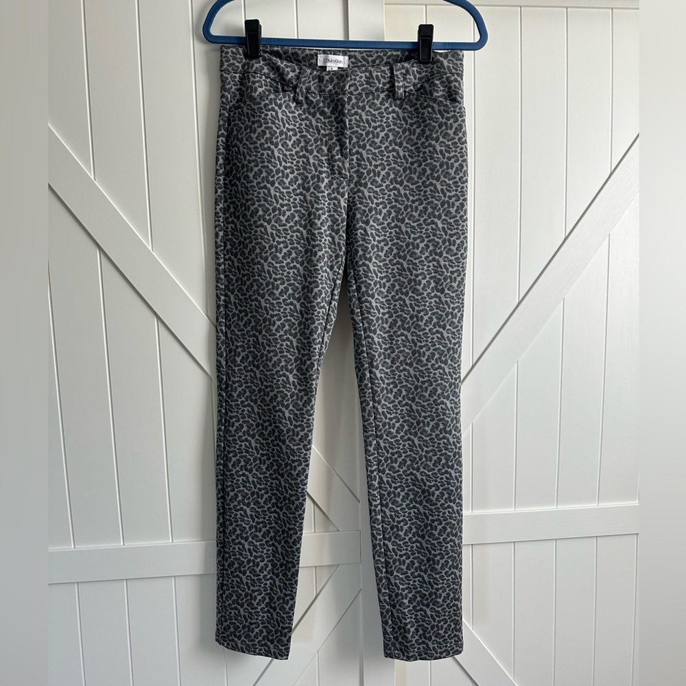 Calvin Klein Gray Leopard Print Skinny Pants Size 6 Stretch Animal Print Ankle